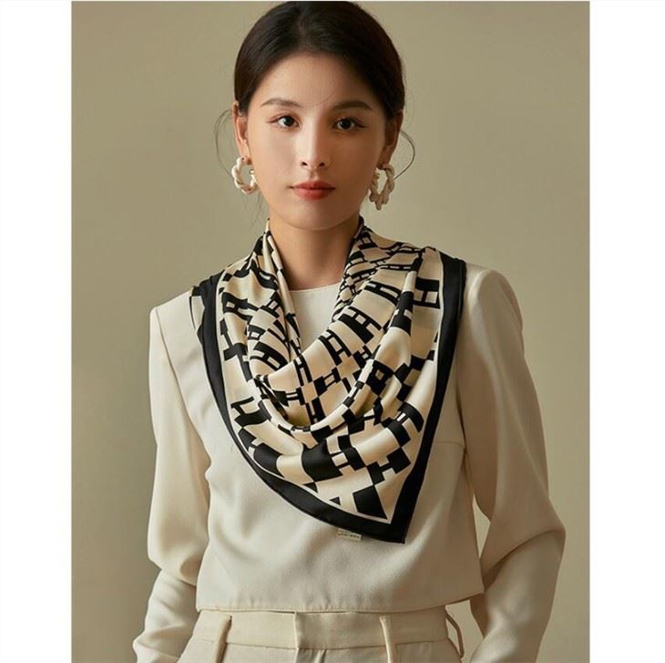 Custom Lady Silk Scarf manufacturer