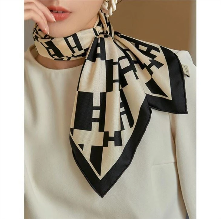 China Custom Lady Silk Scarf manufacturer